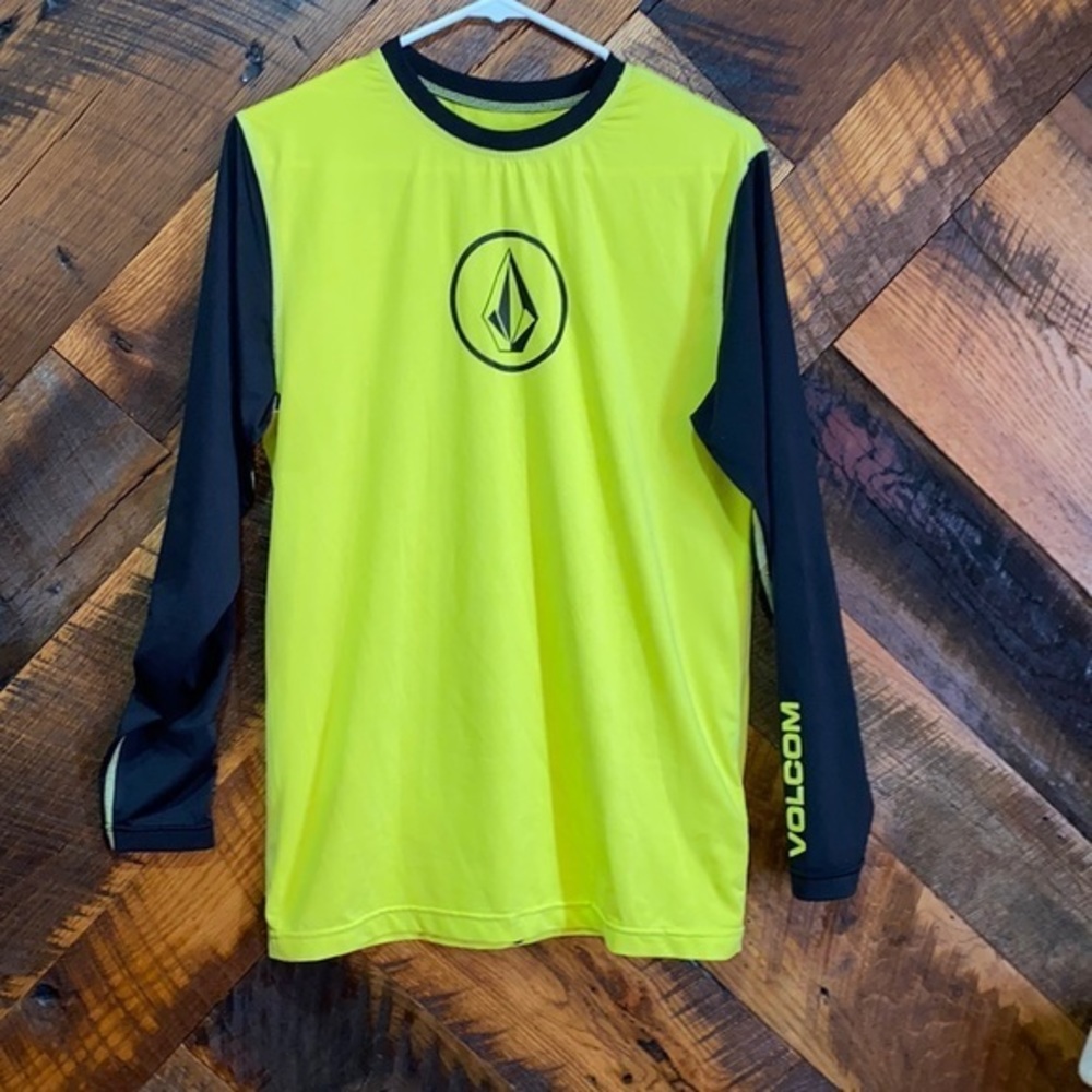 Volcom , long sleeve rash gaurd , size medium